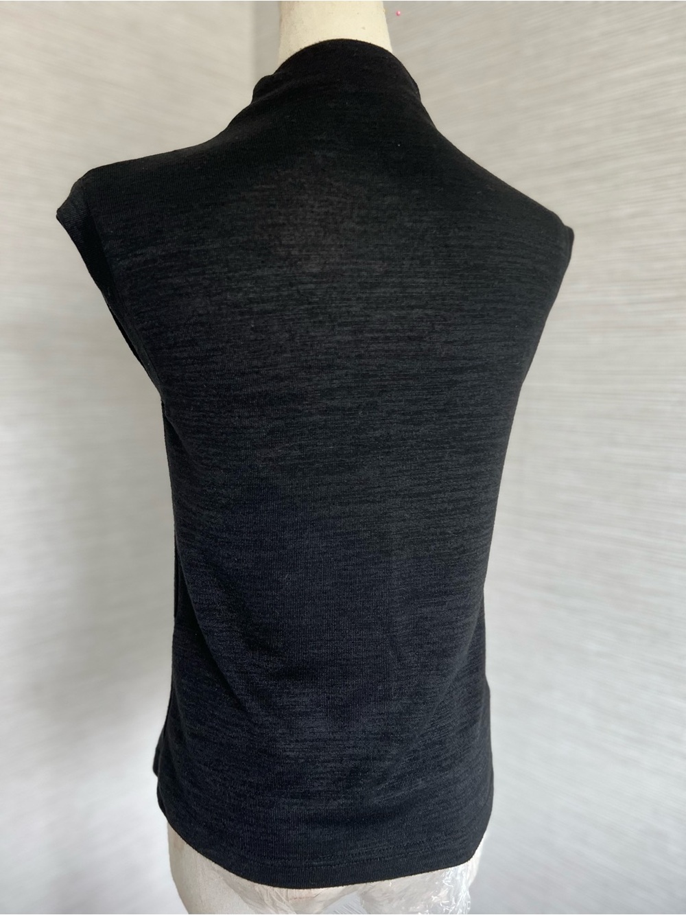 TAHARI Black Sleeveless Mock Neck Top - Picture 3 of 8